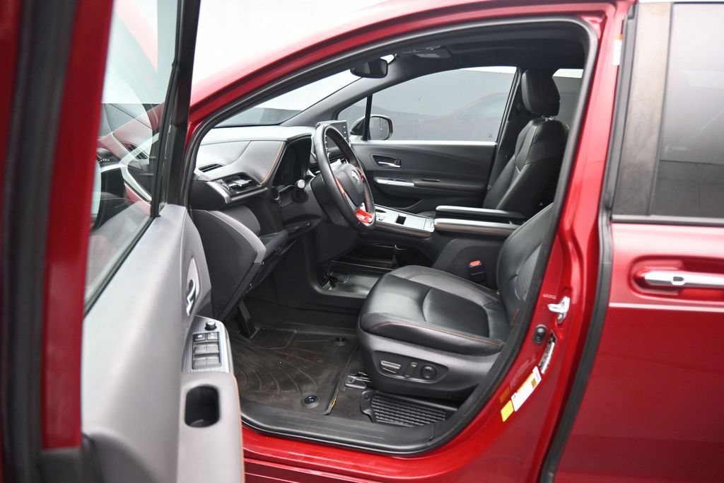 Used 2021 Toyota Sienna XSE FWD image 11