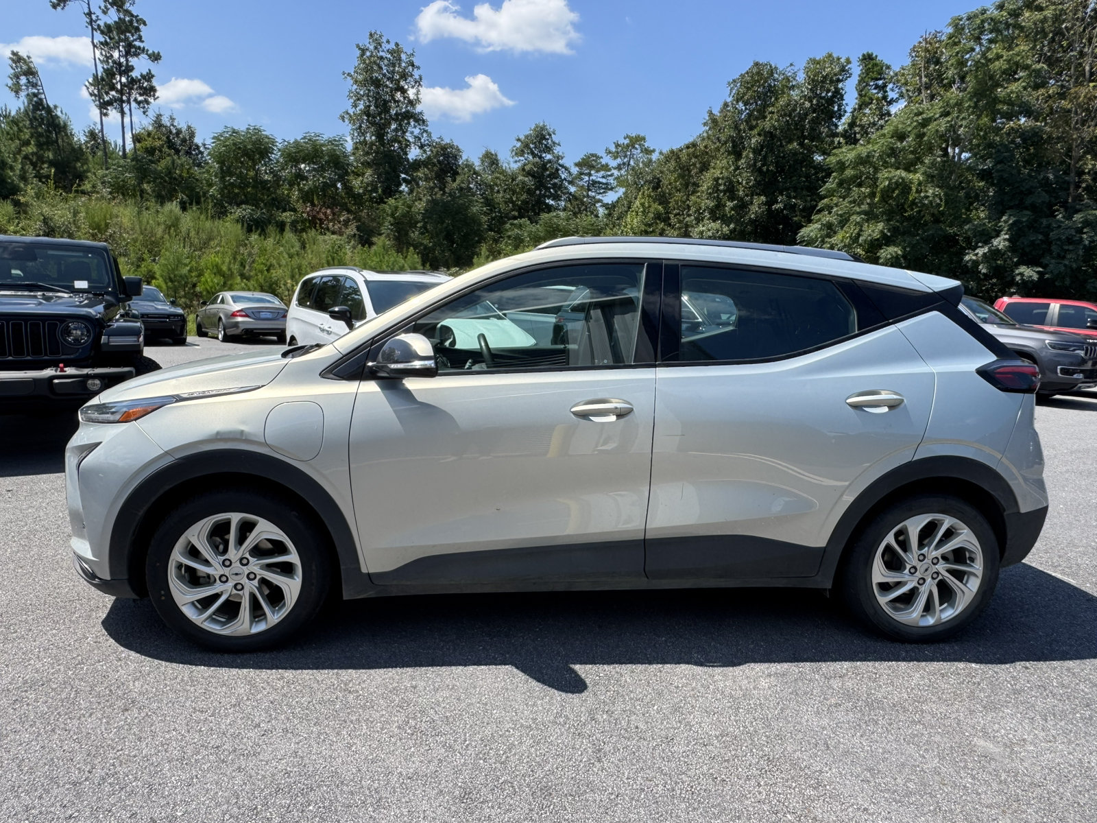 Used 2023 Chevrolet Bolt EUV LT FWD image 8