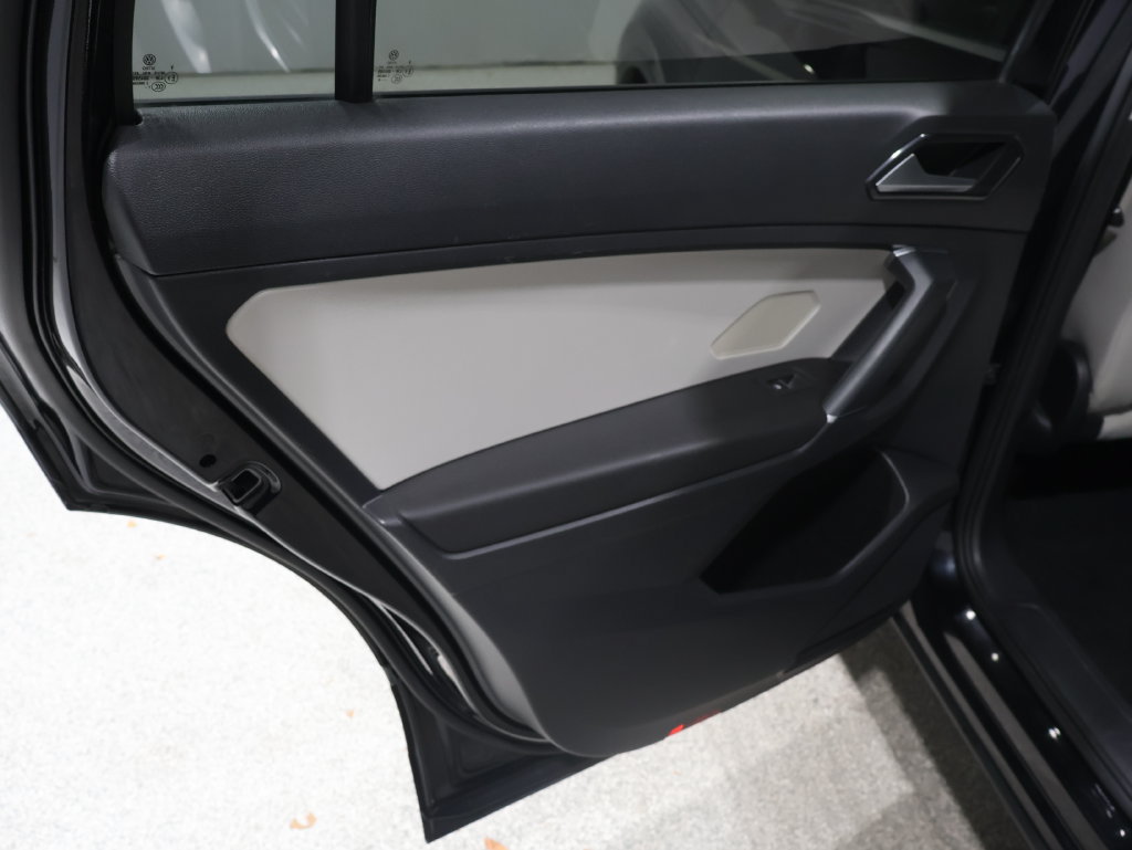 Used 2018 Volkswagen Tiguan SEL Premium AWD/4WD image 18