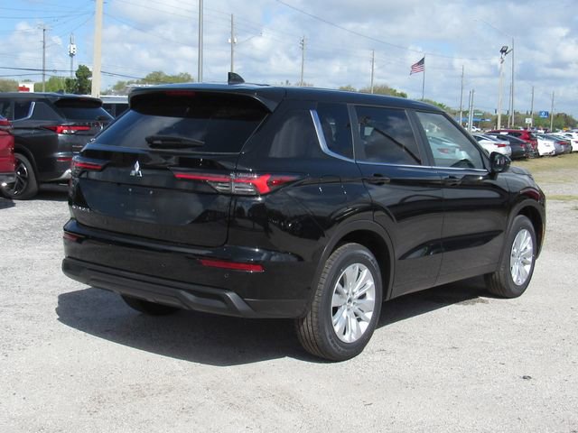 New 2026 Mitsubishi Outlander ES image 3