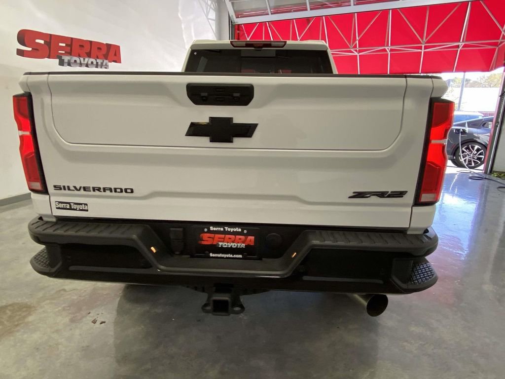 Used 2025 Chevrolet Silverado 2500 ZR2 w/ Technology Package image 4