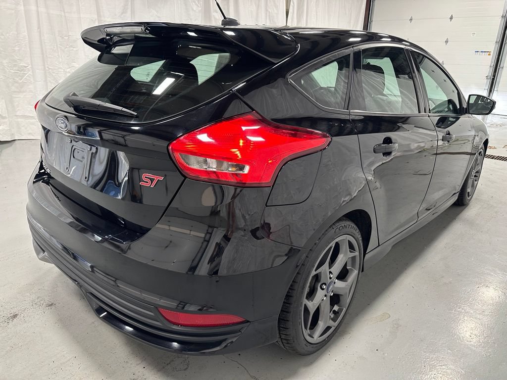 Used 2018 Ford Focus ST FWD image 7