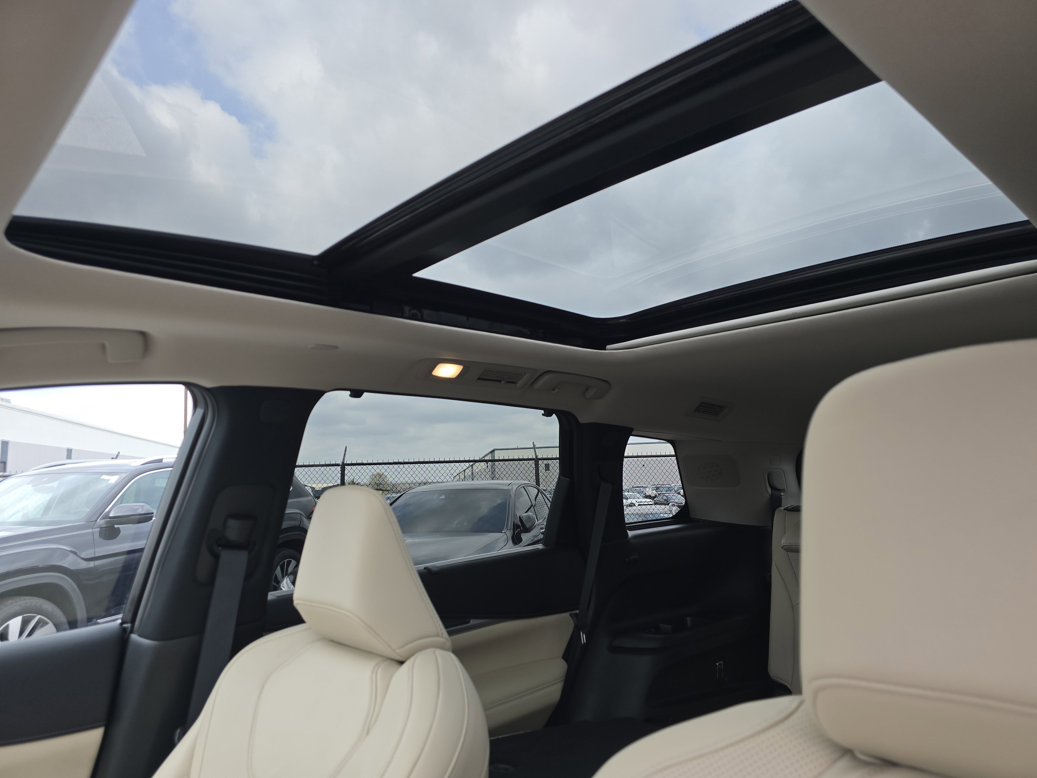 Used 2025 INFINITI QX60 Luxe w/ Cargo Package AWD/4WD image 9