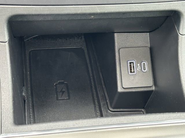 Used 2022 Ford Edge Titanium w/ Class II Trailer Tow Package AWD/4WD image 21