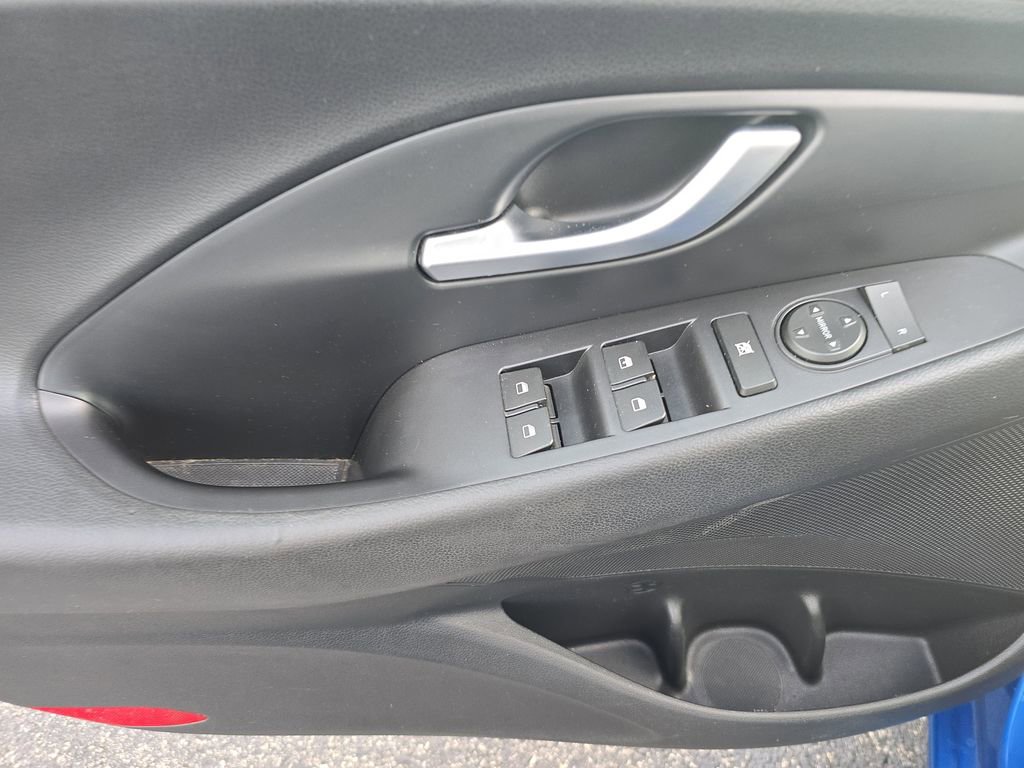 Used 2018 Hyundai Elantra GT image 15