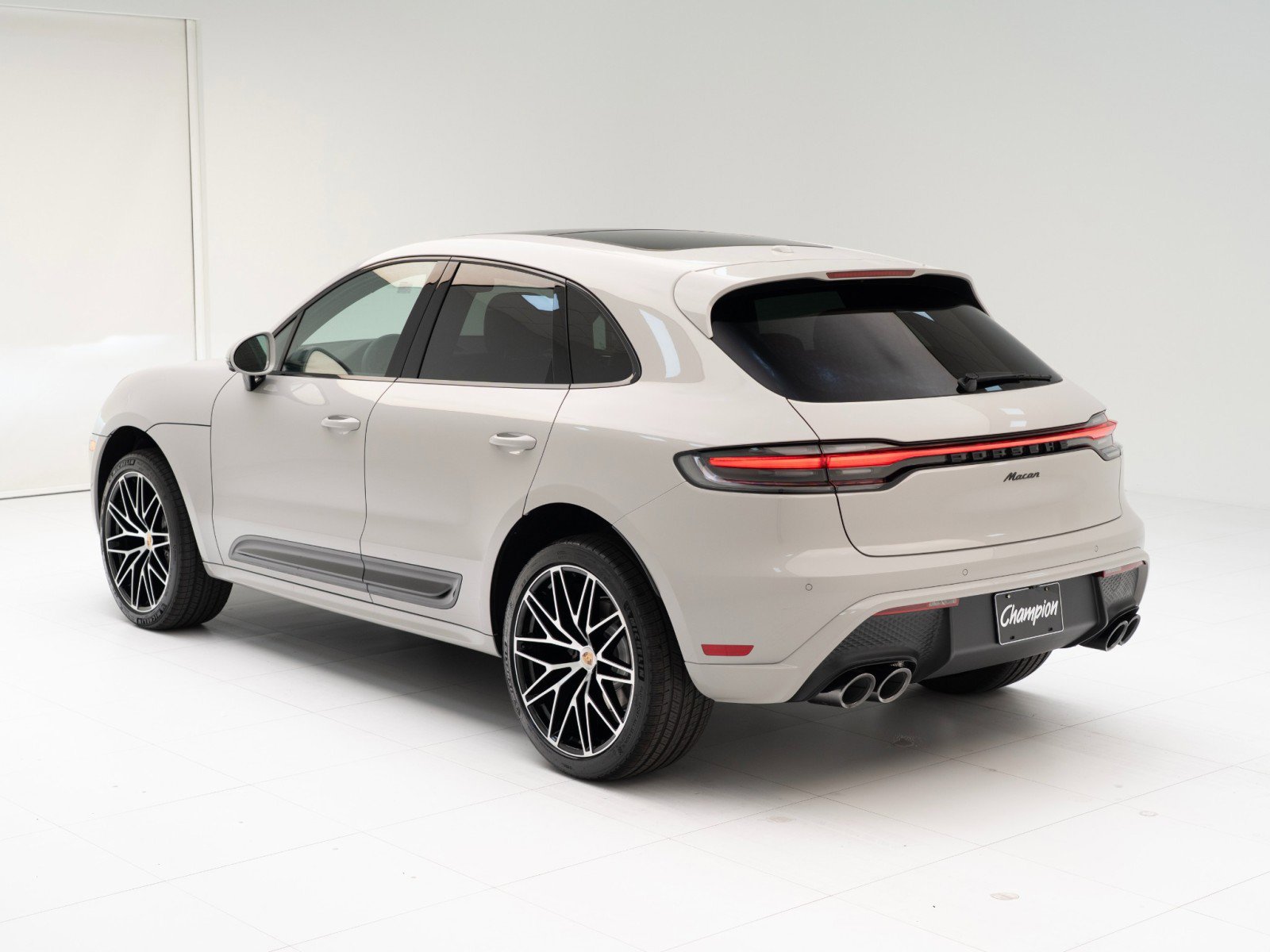 New 2026 Porsche Macan image 3