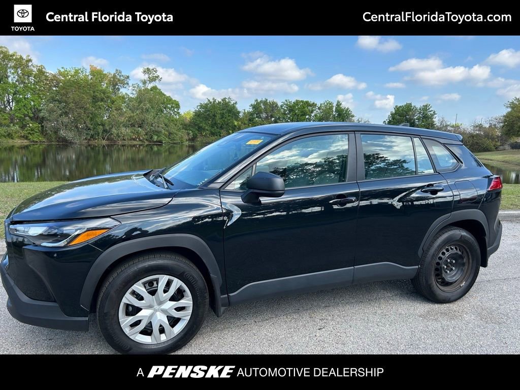 Used 2025 Toyota Corolla Cross L image 1