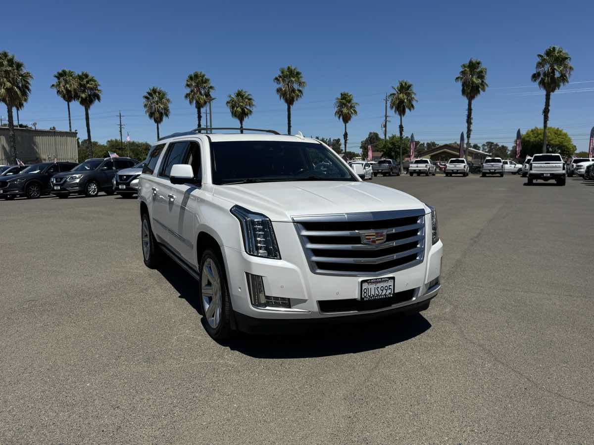 Used 2018 Cadillac Escalade ESV Premium Luxury AWD/4WD image 3