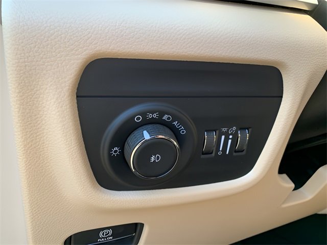 New 2025 Jeep Grand Cherokee Limited w/ Black Appearance Package image 28