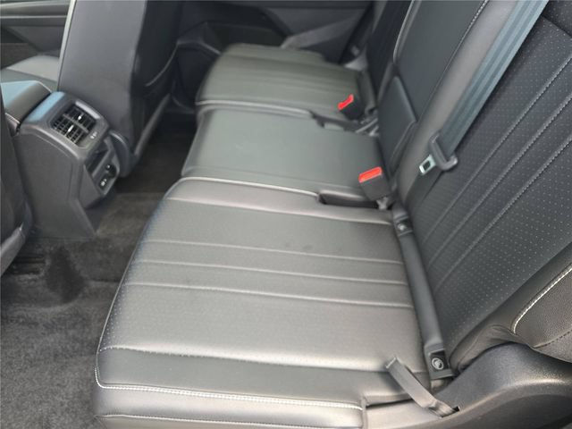 Used 2024 Volkswagen Tiguan SE R-Line FWD image 14
