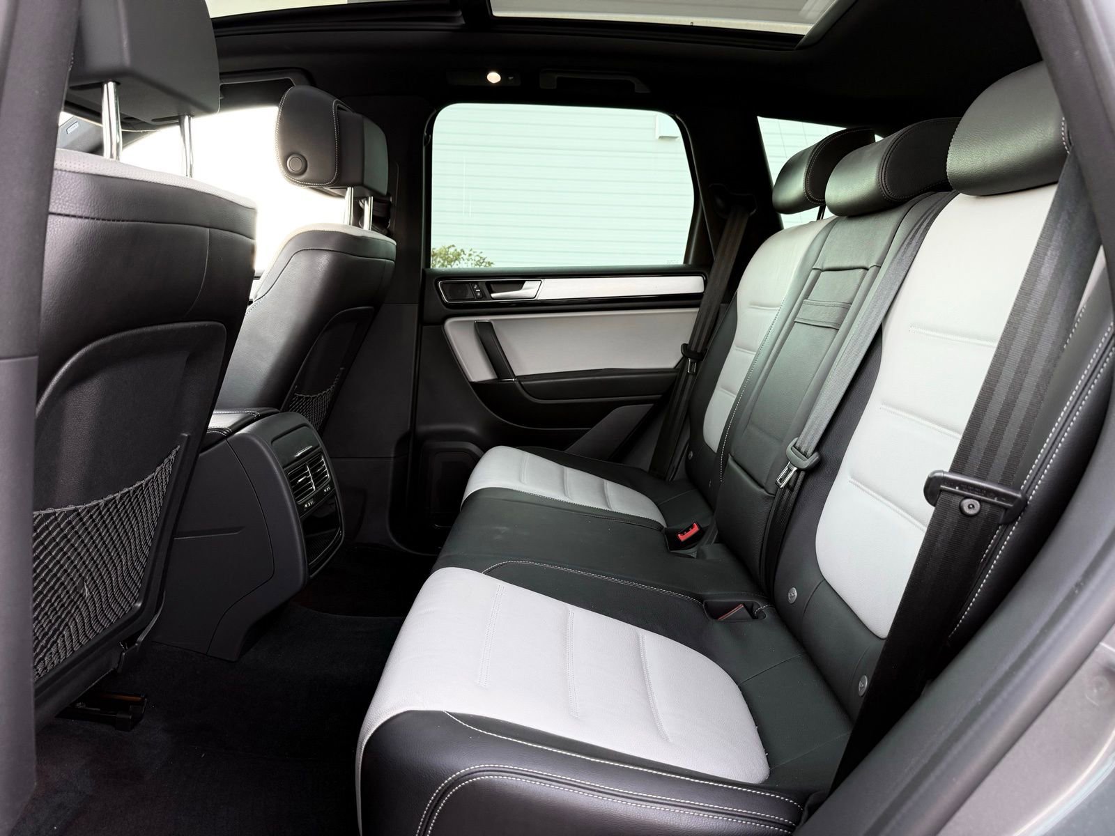 Used 2017 Volkswagen Touareg Wolfsburg Edition AWD/4WD image 23