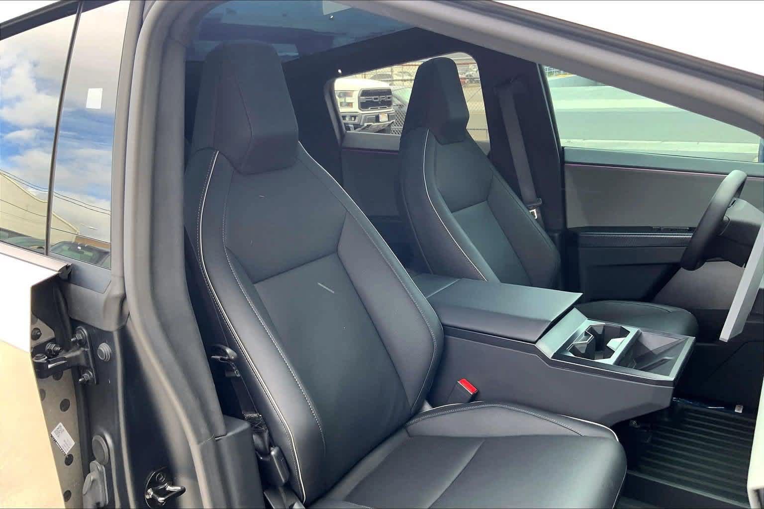 Used 2024 Tesla Cybertruck AWD Crew Cab image 13