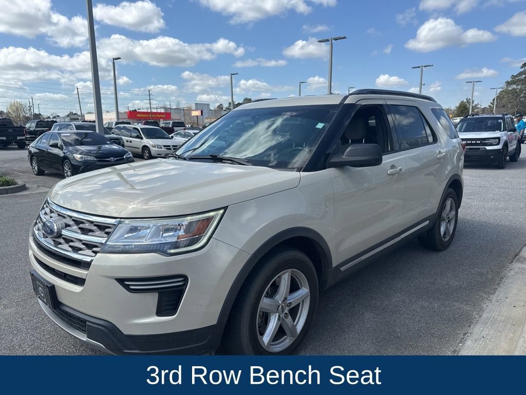 Used 2018 Ford Explorer XLT image 3