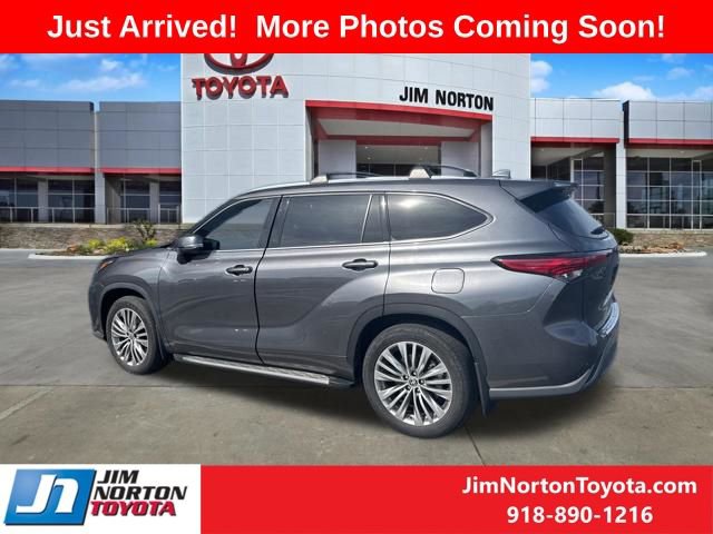 Used 2022 Toyota Highlander Platinum image 5