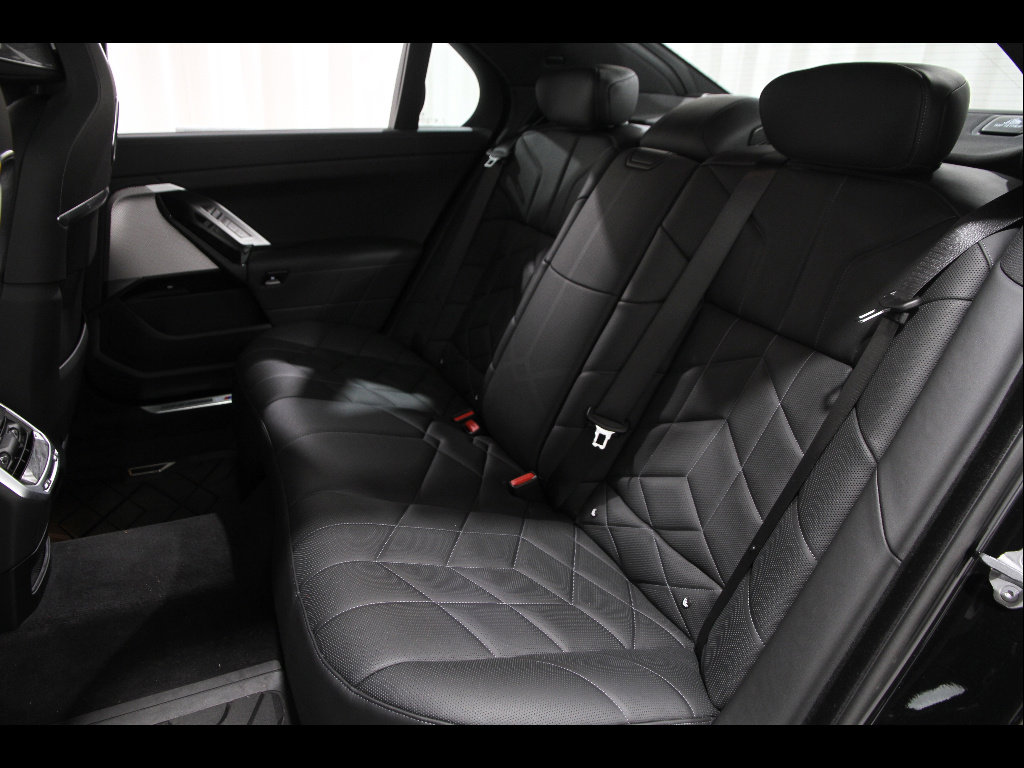 Certified 2024 BMW 760i xDrive AWD/4WD image 19