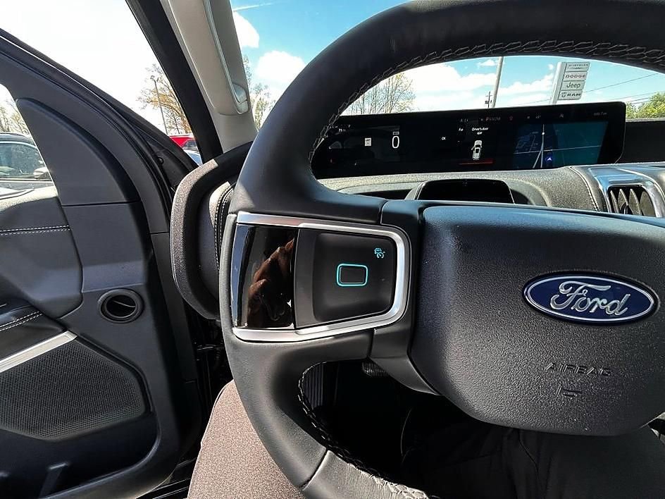 Used 2026 Ford Expedition Platinum w/ Driver's Package AWD/4WD image 14