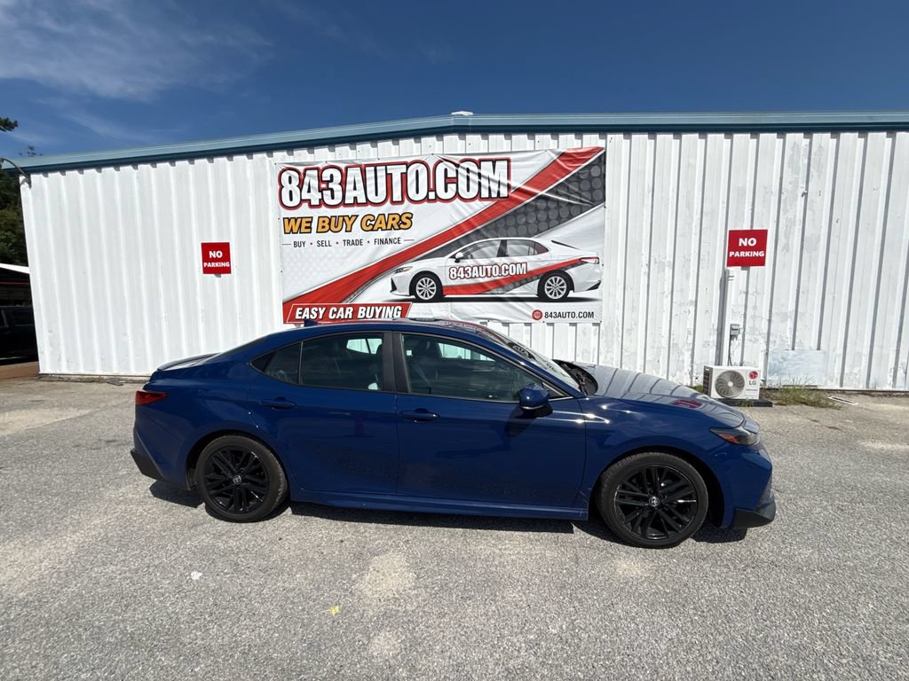 Used 2025 Toyota Camry SE FWD image 9