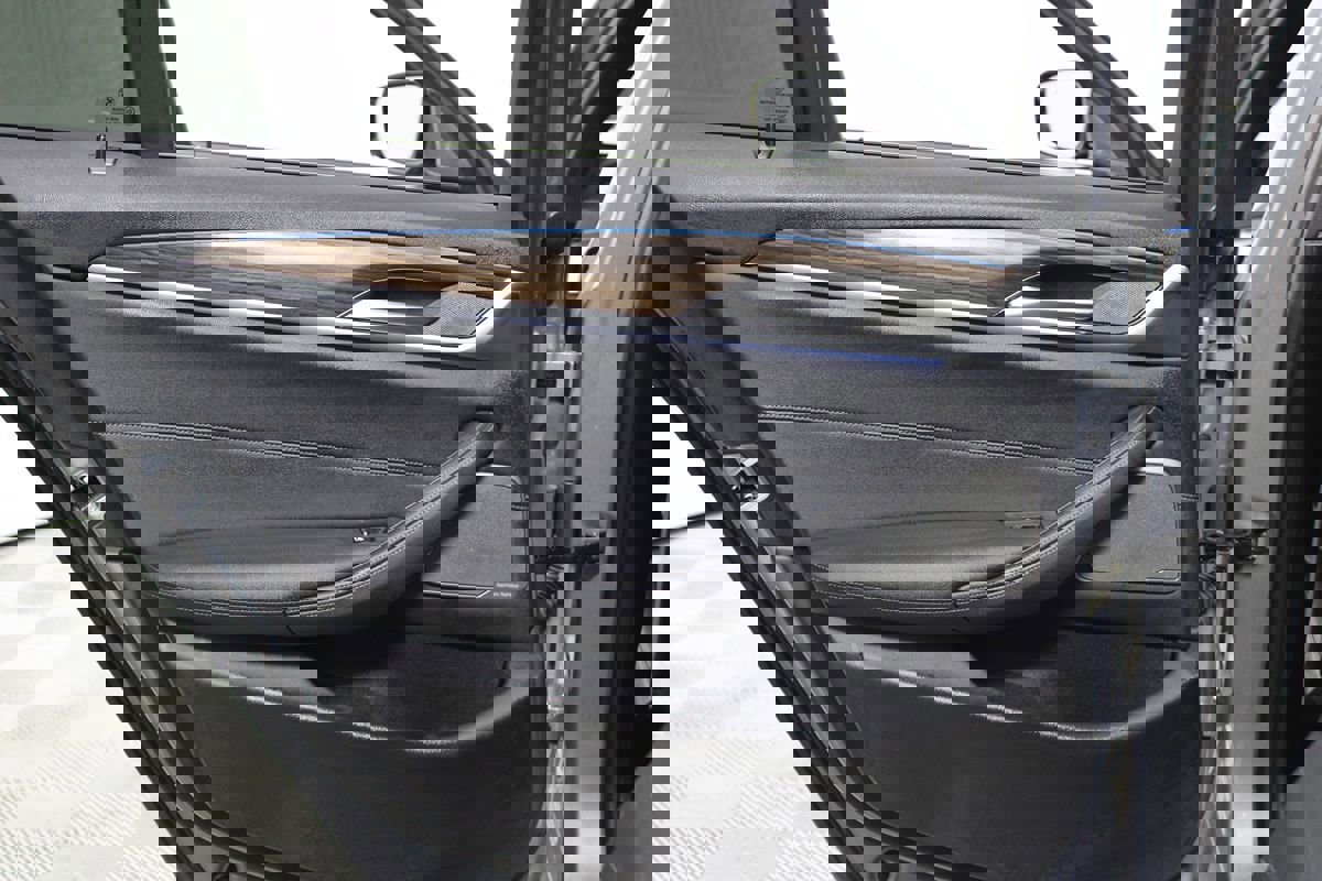 Used 2023 BMW 530e 530e w/ M Sport Package image 33