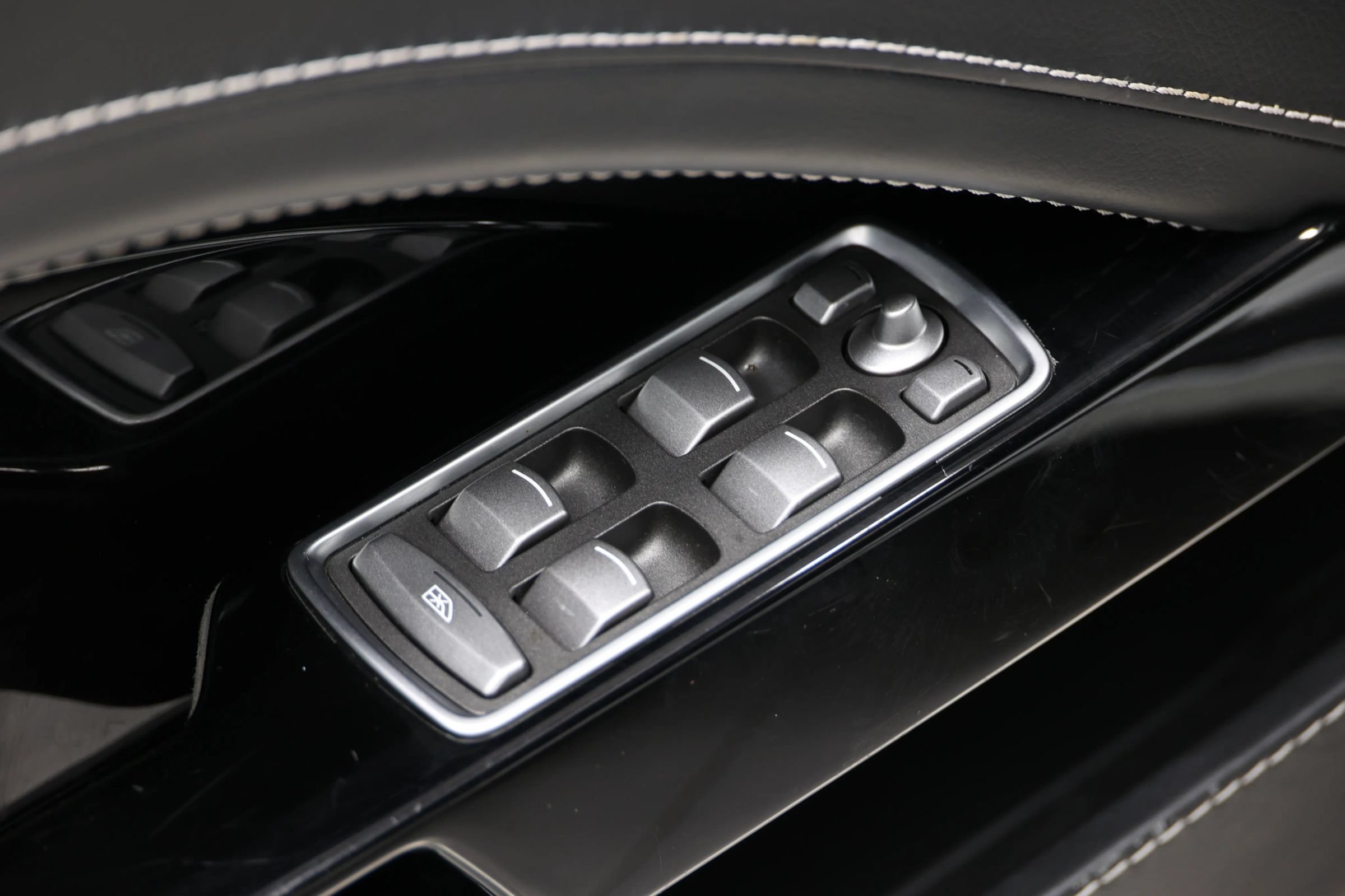 Used 2014 Aston Martin Rapide S RWD image 11