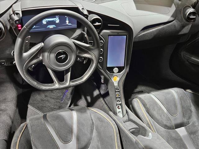 Used 2025 McLaren 750S image 18