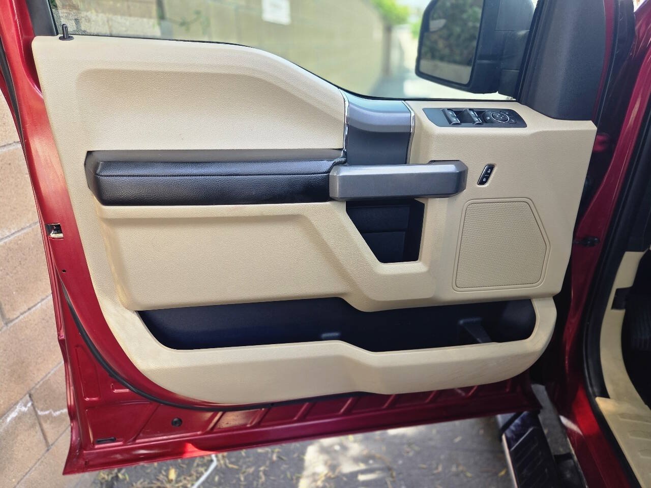 Used 2015 Ford F150 XLT w/ Equipment Group 301A Mid AWD/4WD image 38