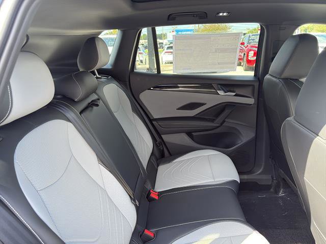 New 2025 Volkswagen Tiguan SE R-Line image 10