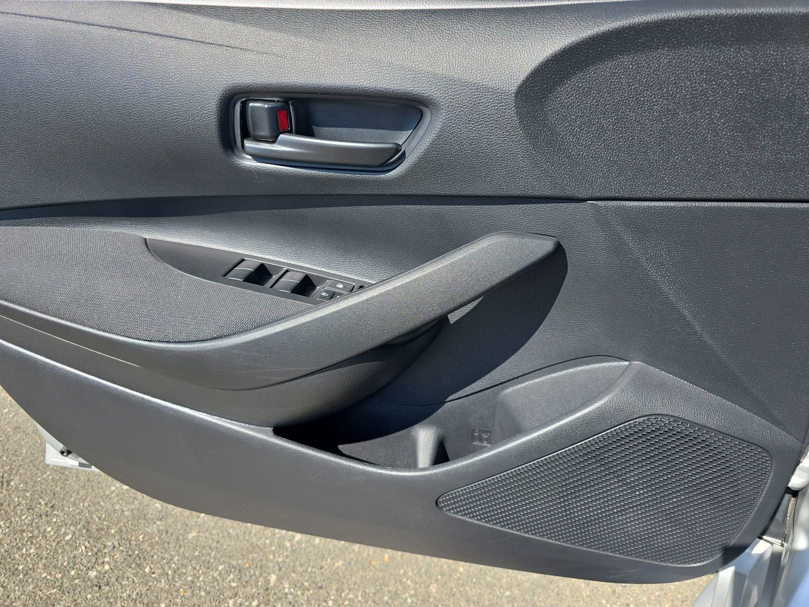 Used 2025 Toyota Corolla LE FWD image 27