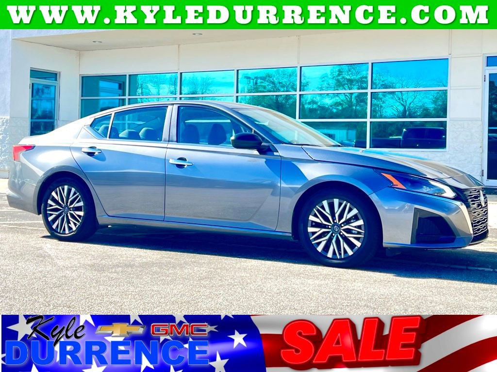 Used 2024 Nissan Altima 2.5 SV