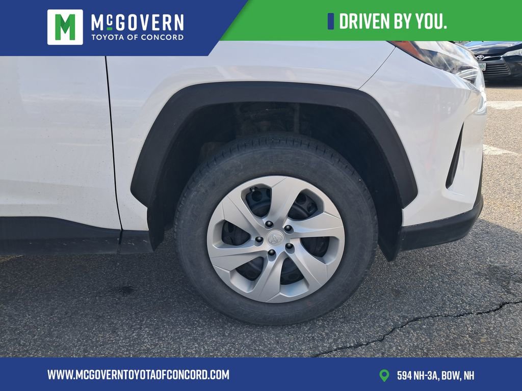 Used 2024 Toyota RAV4 LE AWD/4WD image 10
