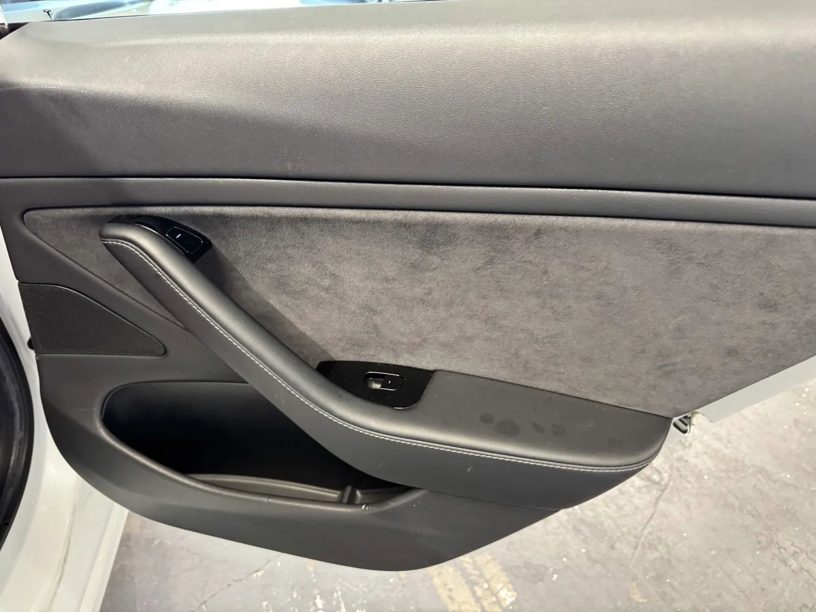 Used 2017 Tesla Model 3 Long Range RWD image 9