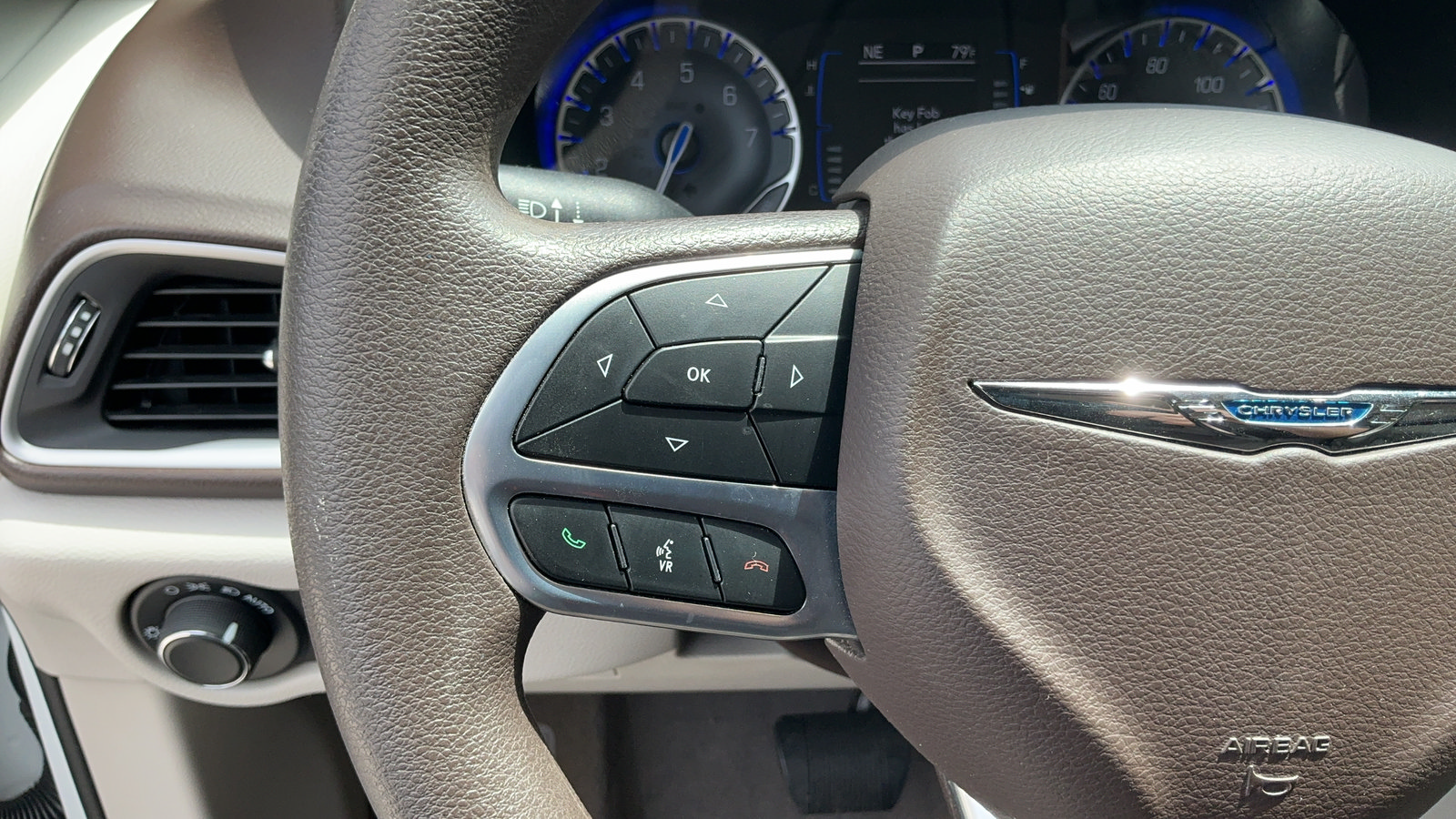 Used 2019 Chrysler Pacifica LX FWD image 26