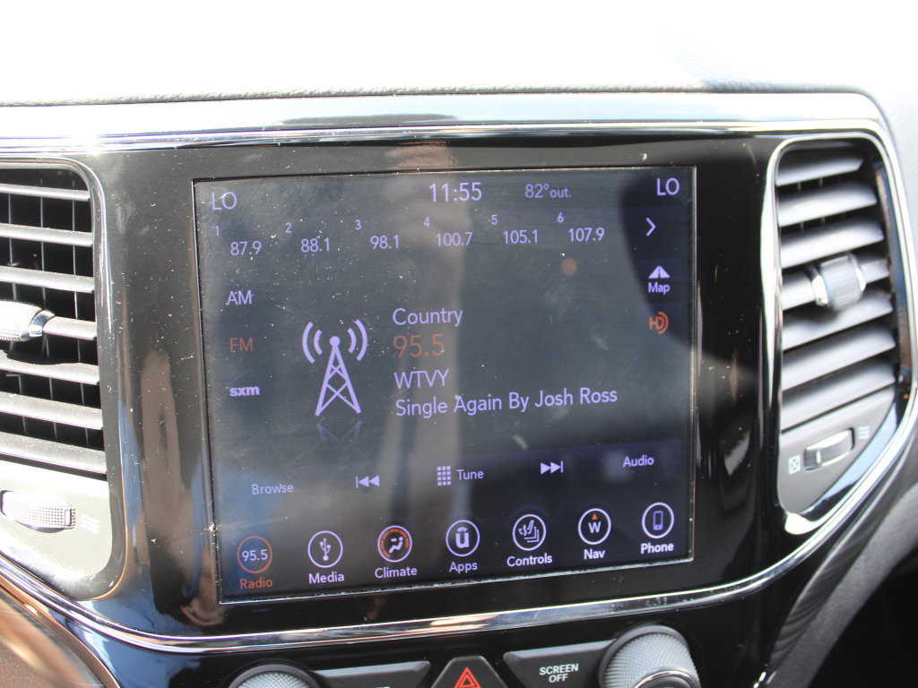 Used 2019 Jeep Grand Cherokee Altitude AWD/4WD image 11