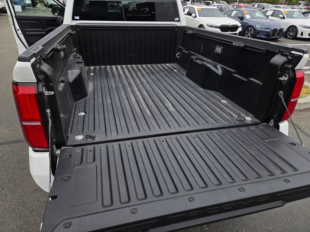 Used 2025 Toyota Tacoma SR5 AWD/4WD image 24