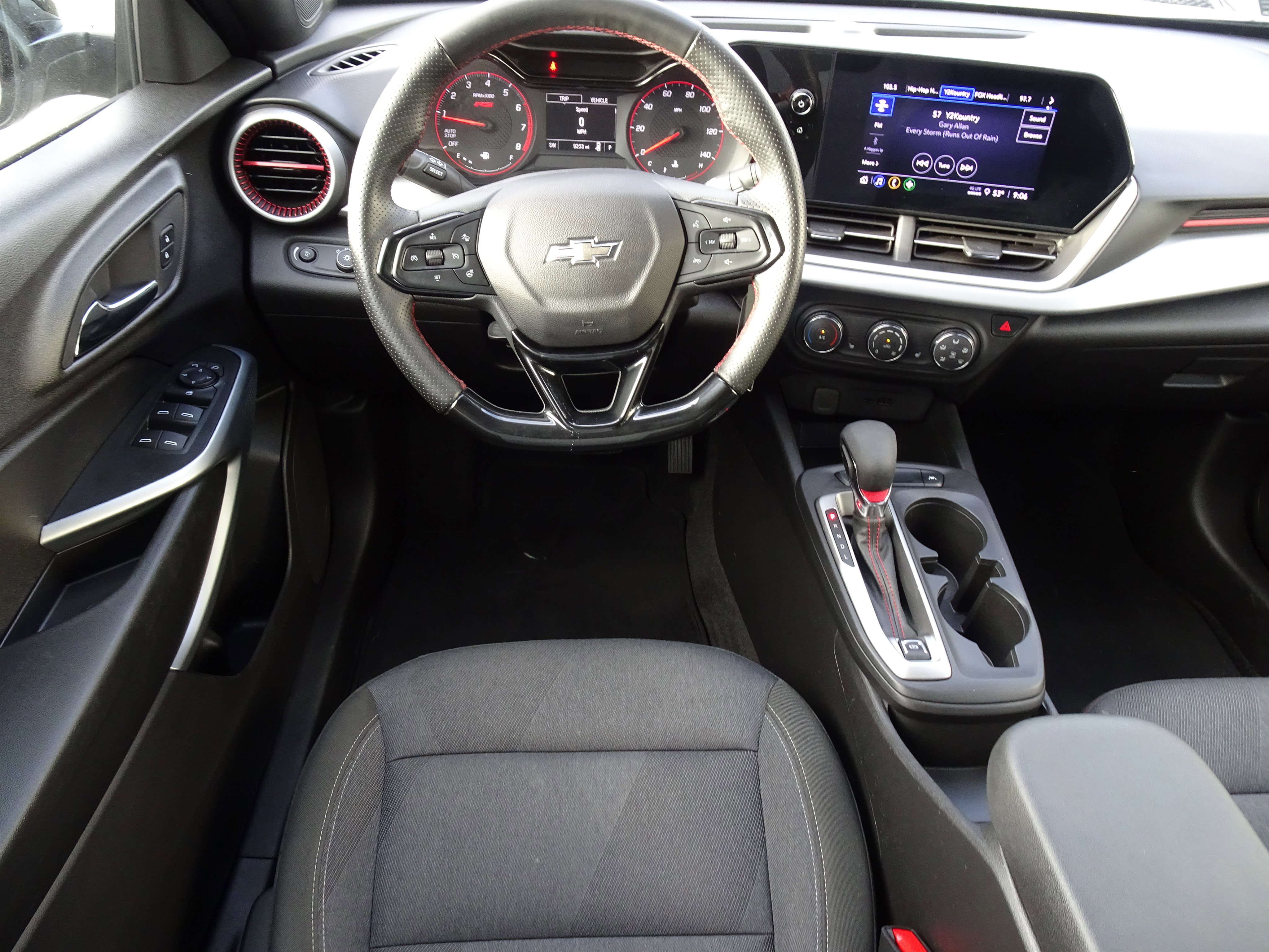 Used 2025 Chevrolet Trax RS image 13