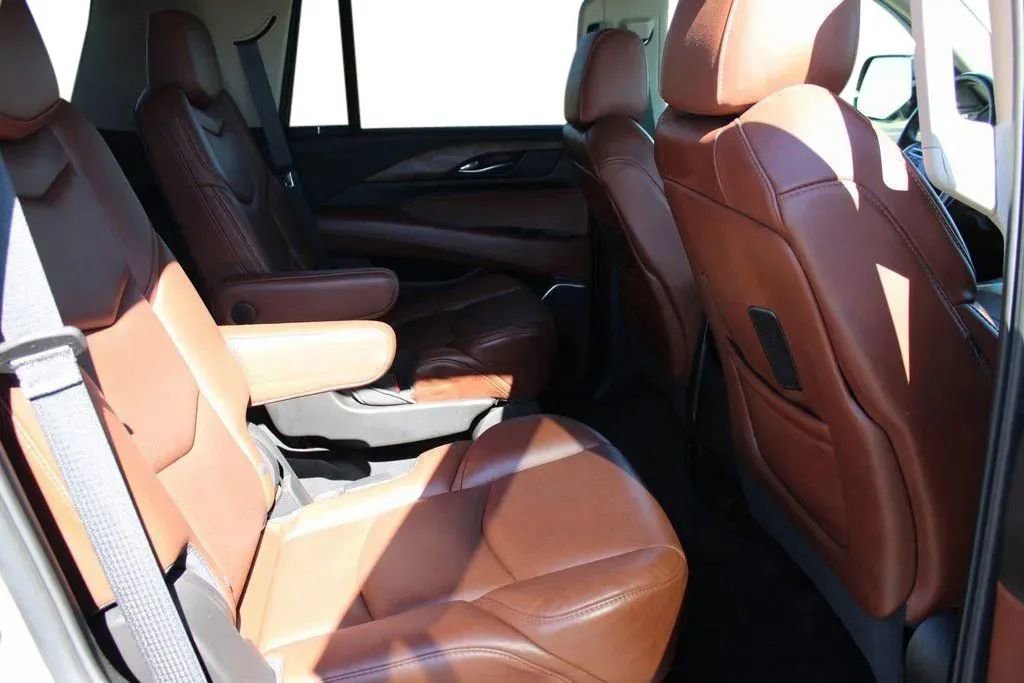 Used 2018 Cadillac Escalade Premium Luxury image 23