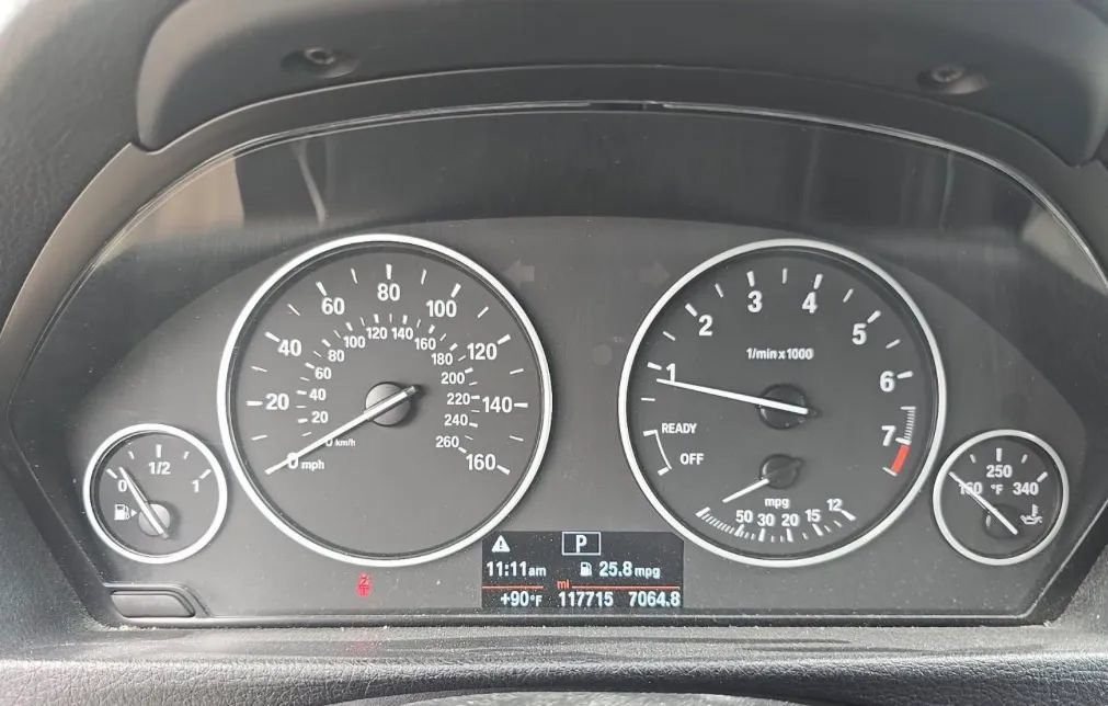 Used 2016 BMW 320i Sedan RWD image 12