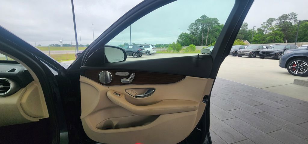 Used 2021 Mercedes-Benz C 300 Sedan image 28
