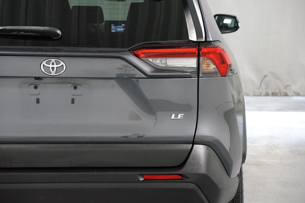 Used 2022 Toyota RAV4 LE FWD image 10