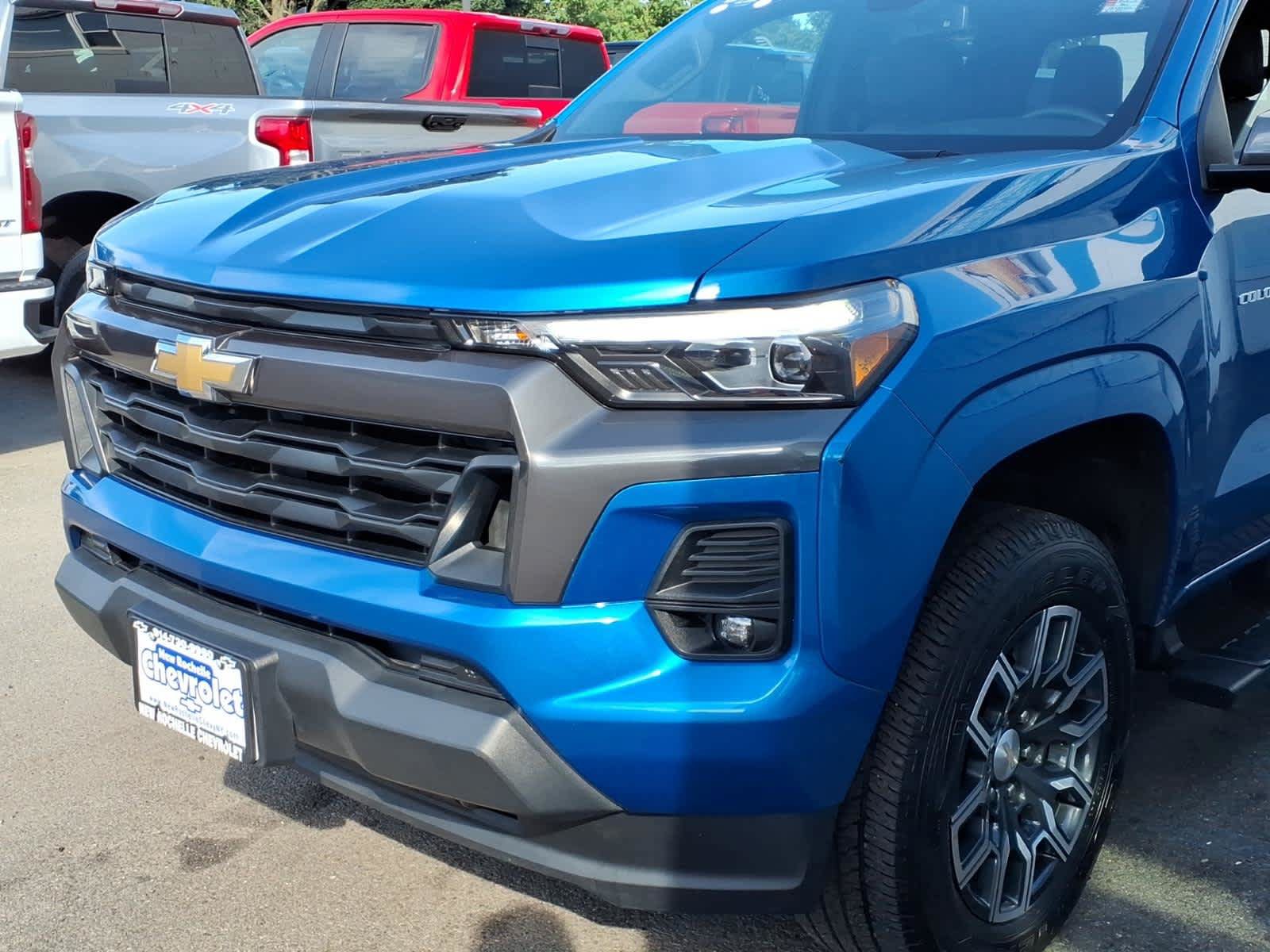 Used 2024 Chevrolet Colorado LT w/ LT Convenience Package III AWD/4WD image 7