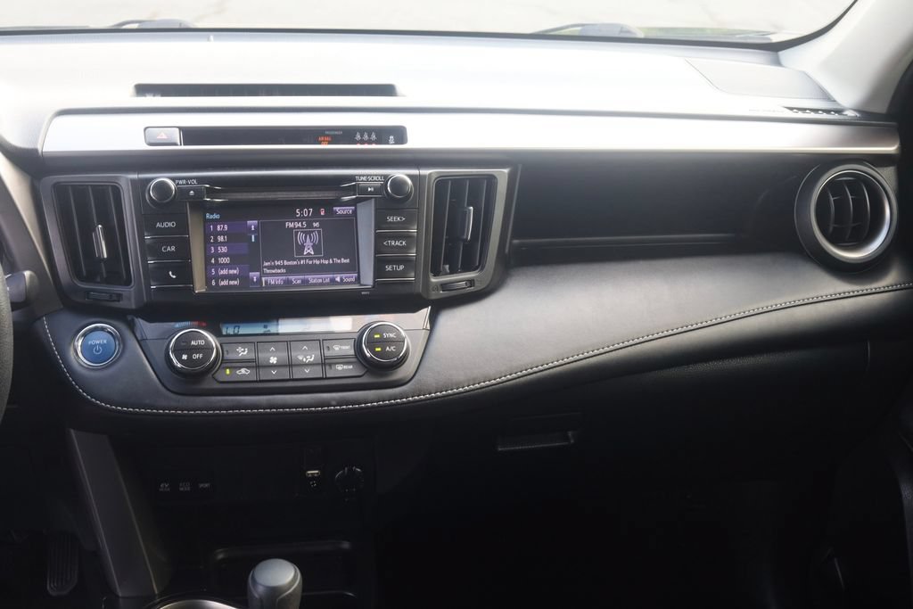 Certified 2018 Toyota RAV4 LE AWD/4WD image 10