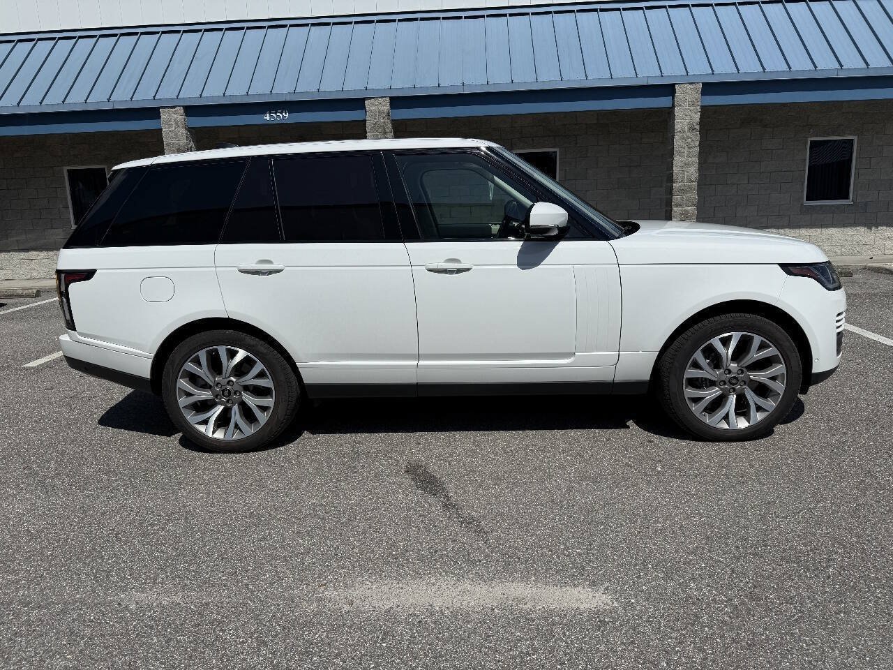 Used 2018 Land Rover Range Rover Supercharged AWD/4WD image 9