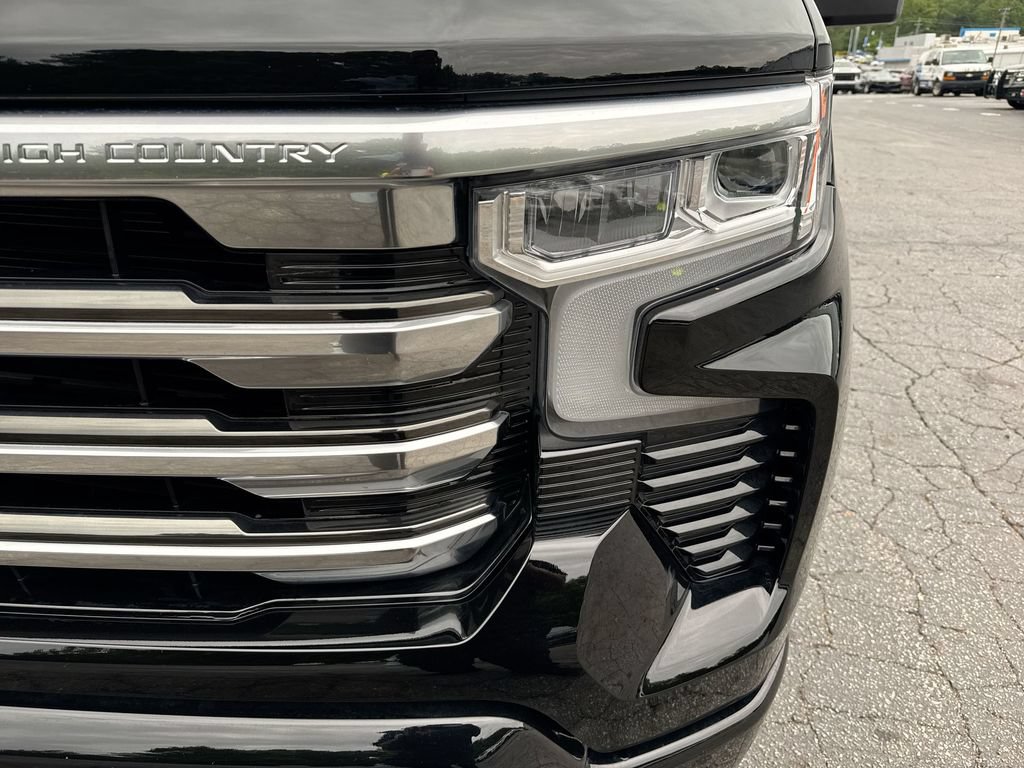 Used 2025 Chevrolet Silverado 1500 High Country w/ High Country Premium Package AWD/4WD image 10