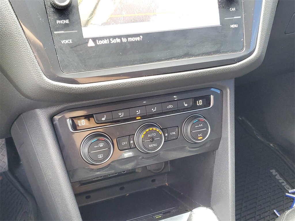 Used 2020 Volkswagen Tiguan SE image 25