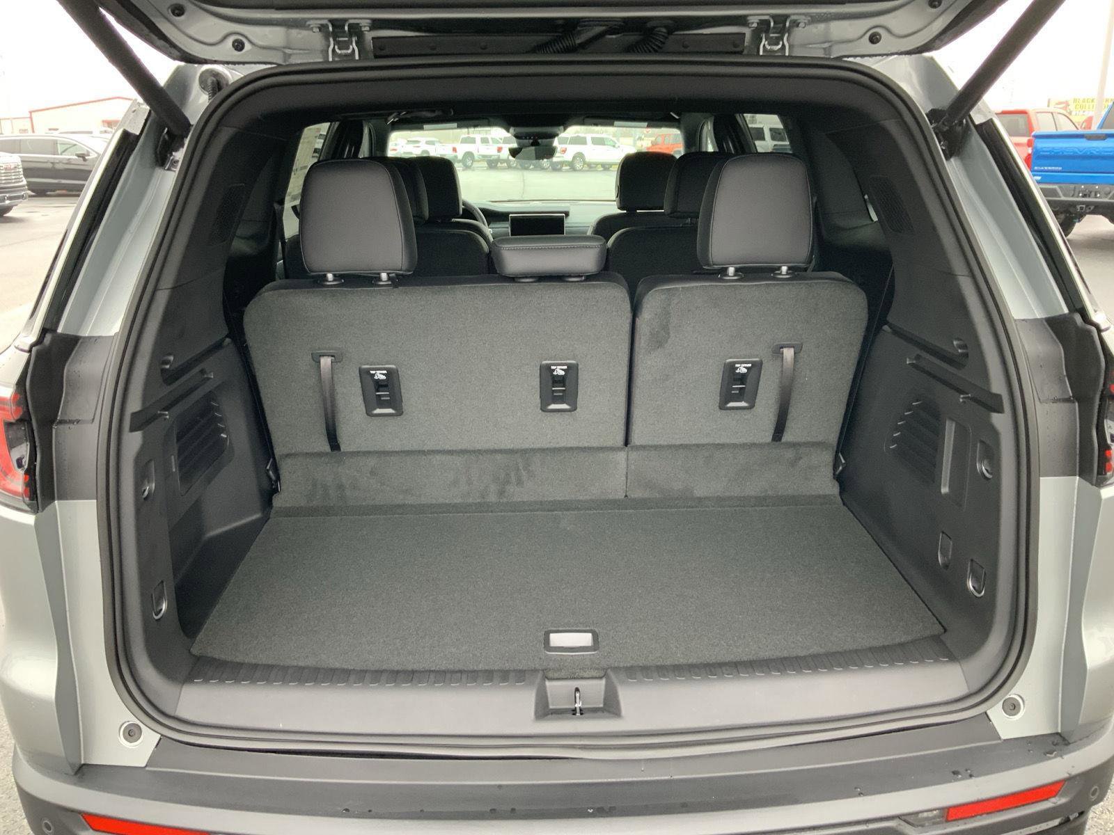 New 2026 GMC Acadia AT4 w/ Luxury Package image 13