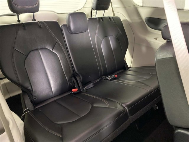 Used 2018 Chrysler Pacifica Touring-L image 13