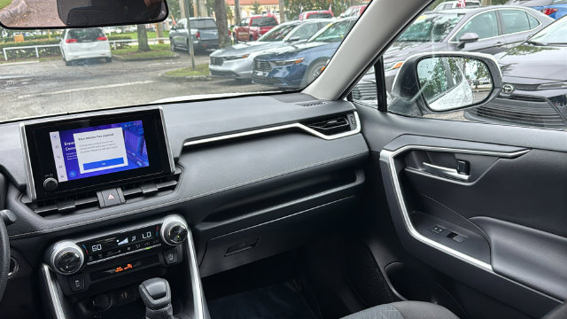 Used 2025 Toyota RAV4 XLE AWD/4WD image 15