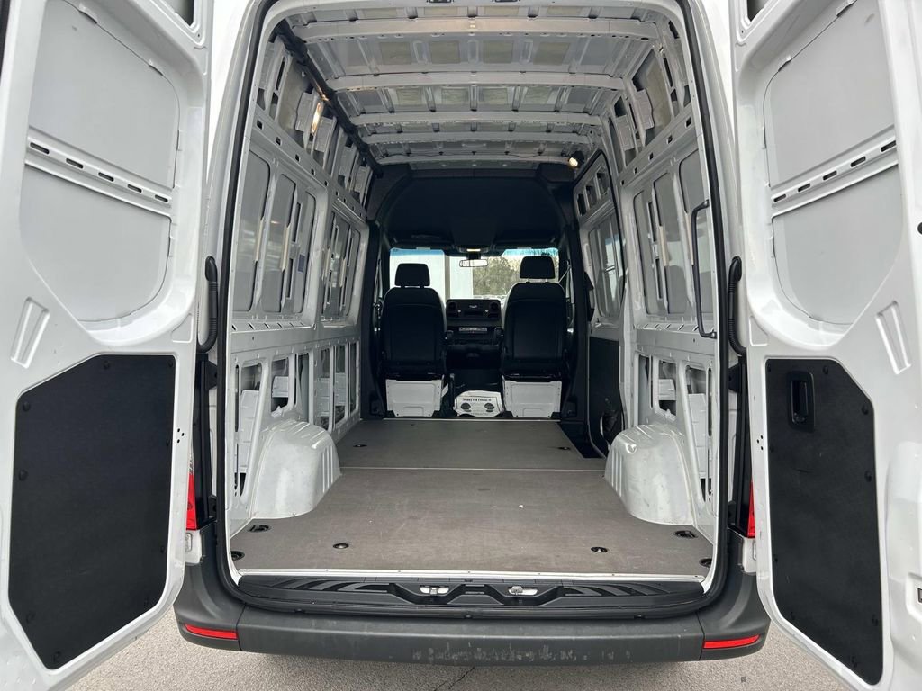 Used 2025 Mercedes-Benz Sprinter 2500 image 15
