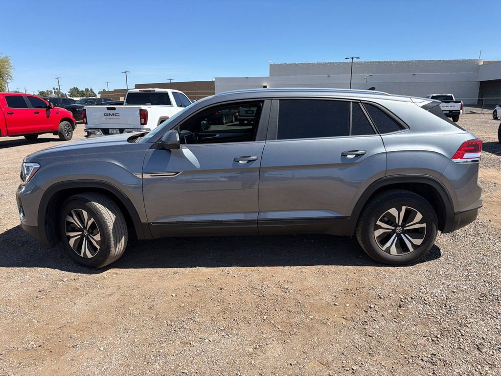 Used 2024 Volkswagen Atlas Cross Sport SE FWD image 4