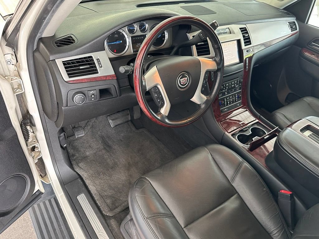 Used 2013 Cadillac Escalade EXT Premium AWD/4WD image 9