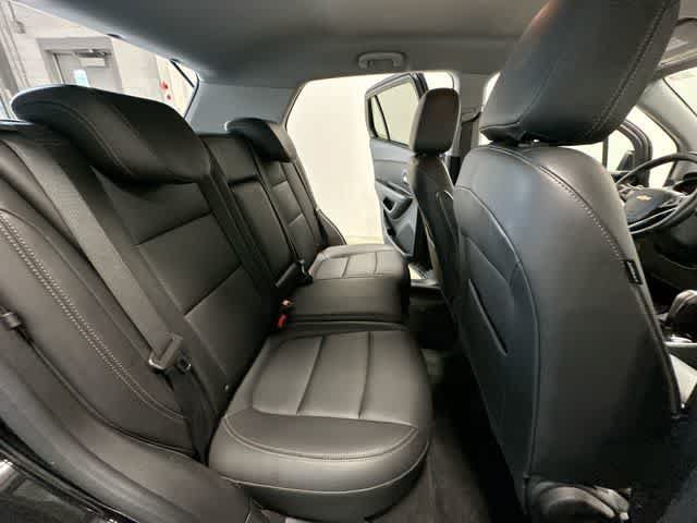 Used 2022 Chevrolet Trax LT w/ Premium Seat Package AWD/4WD image 23